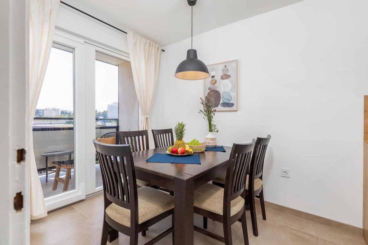 Sunny Aura - Spacious And Bright, With Parking *