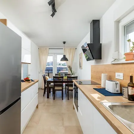 Sunny Aura Beach Apartment - Spacious And Bright, With Parking Pula Exterior photo