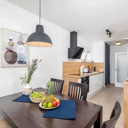 Sunny Aura Beach Apartment - Spacious And Bright, With Parking Pula Exterior photo