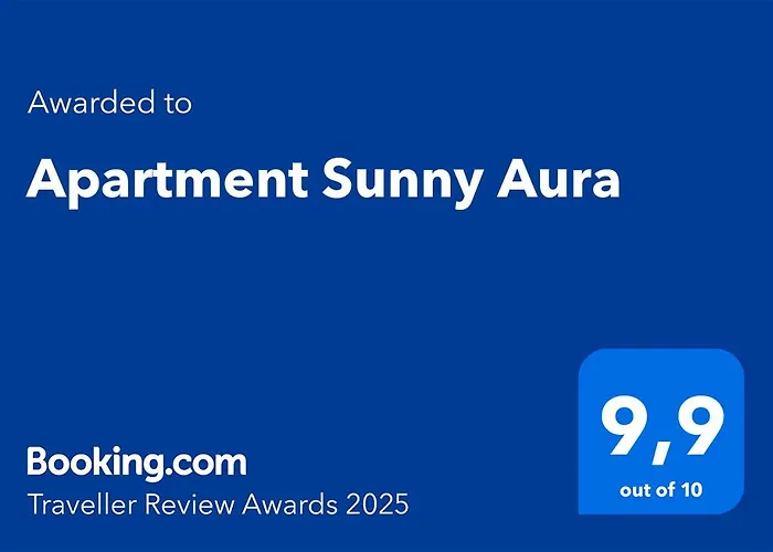 Sunny Aura Beach Apartment - Spacious And Bright, With Parking