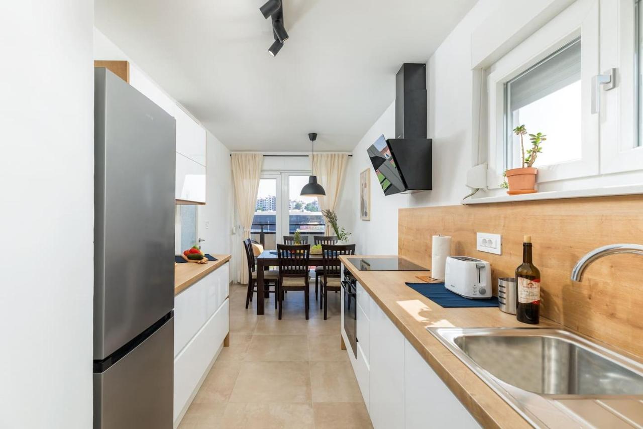 Apartment Sunny Aura - Spacious And Bright, With Parking
