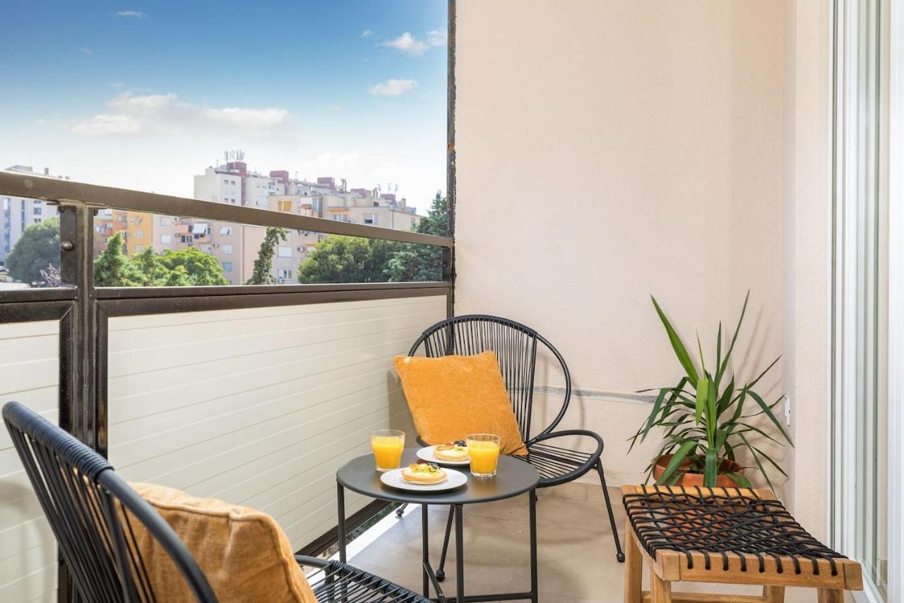 Apartment Sunny Aura - Spacious And Bright, With Parking Pula