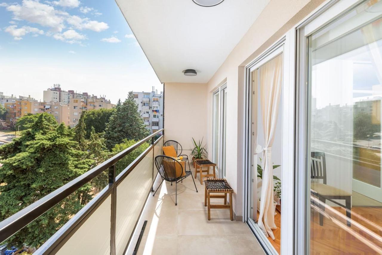 Sunny Aura - Spacious And Bright, With Parking Pula